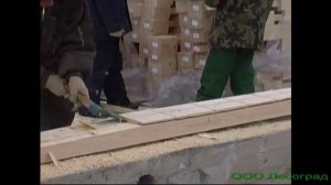 Выравнивание перепада фундамента подкладочным брусом