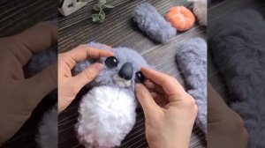 Игрушка из меховой пряжи из Fix Price с подвижными пальчиками (коала)