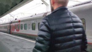 ЭП2К-182 с фирменным поездом №046Я "Текстильный край" прибывает на Московский вокзал