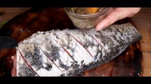 Сазан в духовке с печеным картофелем