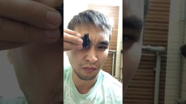 Побрил брови смотреть онлайн