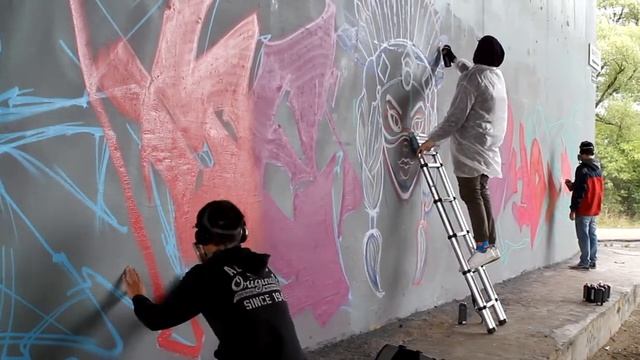 Большая стенка с краской для граффити JIGGLE! смотреть онлайн