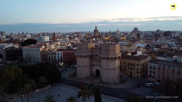 Съёмка дроном DJI Mini 2. Валенсия, башни Torres de Serranos
