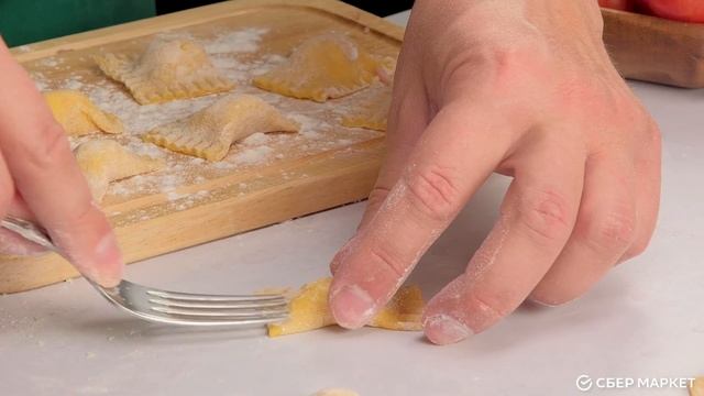 #СберМаркетНаКухне: равиоли с сыром и ветчиной смотреть онлайн