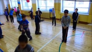 Игра "Белочки-собачки". 2 класса вместе в одном зале.
