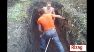 АЛКАШИ ДЕРУТСЯ В ЯМЕ И НА ЛУЖАЙКЕ ПОДРУЖАЙКЕ