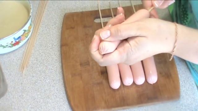 Корн-доги (сосиска на палочке в кукурузном кляре)