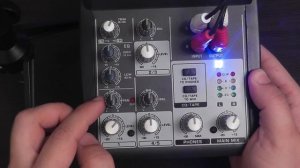 Микшер Behringer 502 и микрофон Вehringer ХМ8500