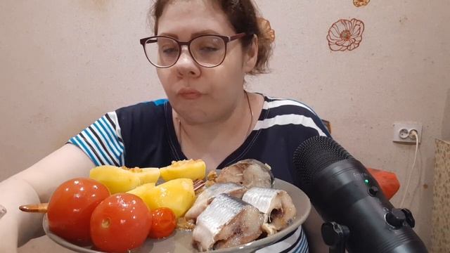 Мукбанг Картошка, Скумбрия, Сельдь/Прокляла цыганка, что делать смотреть онлайн