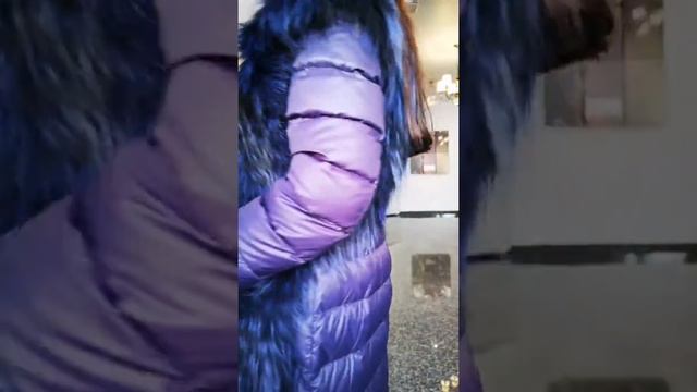 328 Пуховик женский на пуху, с отделкой из меха лисы смотреть онлайн