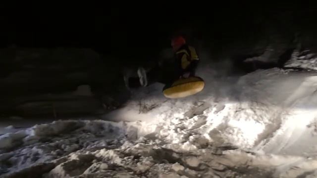 Катание на ватрушке Вадим смотреть онлайн