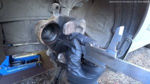 Hyundai Elantra 2005г.в. 130000км. Ремонт переднего суппорта. "Спецура" от JTC в течении видео.