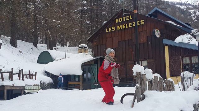 Катаемся с горки. Много снега. Casterino. France. смотреть онлайн