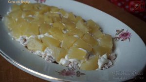 Салат с ананасом и курицей вкусный и праздничный?
