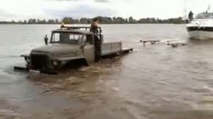 Урал 375. спуск катера