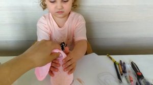 Игрушка - зайка из носка своими руками. Делаем с Евой. Видео для детей