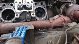 Выкручиваю закисшие болты с коллектора и головки Камаз Евро2  Ч3.