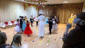 Новогодний хоровод Снег идет, на пороге Новый год