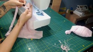 Как сшить простой ТОП из сетки/ обработка бейкой