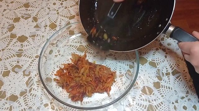 Рубленые куриные котлеты с овощами и салат Весенний.