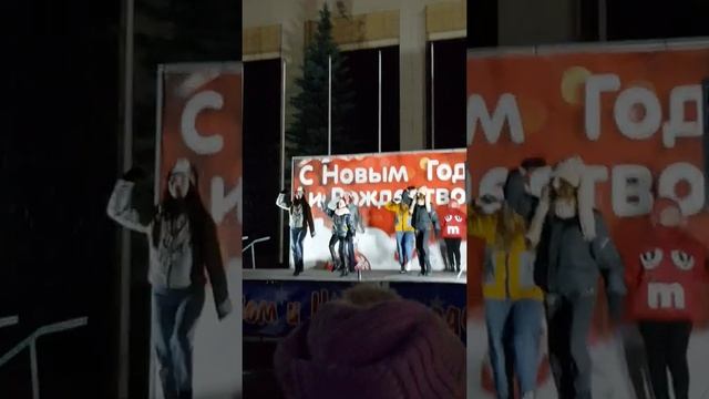 Главная ёлка города. Зажгли 17.12.21. Новополоцк. Беларусь