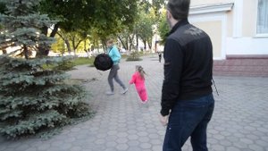 Высокоскоростная синхронизация вспышки при уличной фотосъемке.