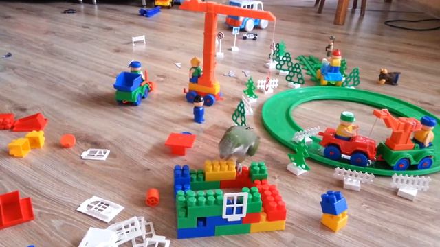 Кирюша и Карлуша строят дом. смотреть онлайн