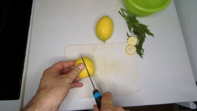 Как запечь в духовке сазана или карпа. Лимонные дольки смотреть онлайн