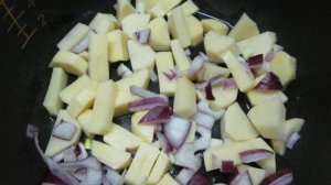 Жареный картофель с грибами и курицей в мультиварке