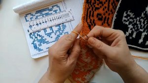 Прихватки с тиграми-символом 2022 связанные спицами.  Двусторонний жаккард .Вяжем из остатков пряжи