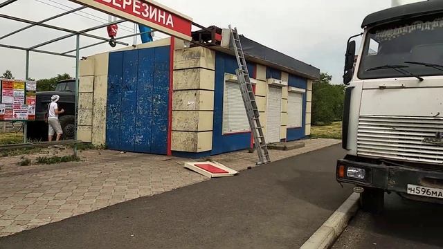 Снос павильонов около магазина «7 миля» (шахтеров 25/2) Часть 1 смотреть онлайн