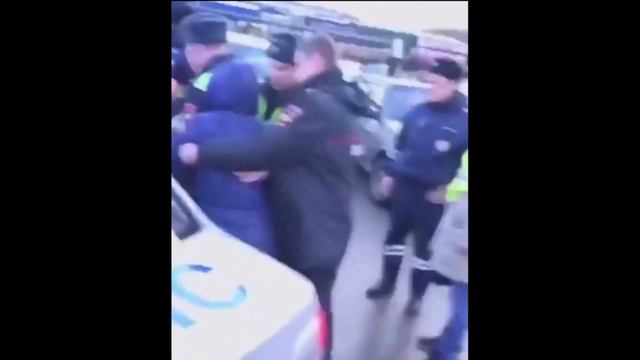 Гаишники докопались до бабушки в Череповце смотреть онлайн