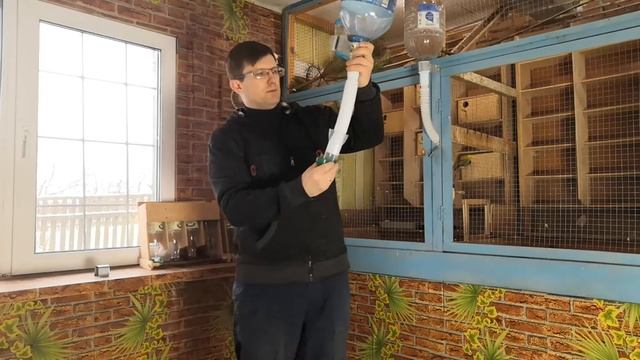Универсальные и самые лучшие , удобные кормушки для попугаев которые я использую уже десяток лет.