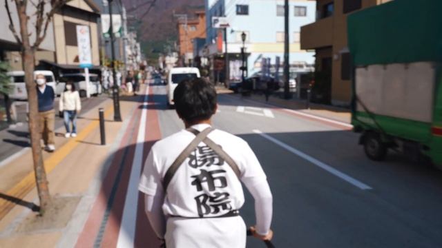 เที่ยว ยูฟุอิน จังหวัด โออิตะ ชมใบไม้เปลี่ยนสี ริมทะเลสาบ Kinrin รีวิว รถไฟ Yufuin no mori สุดน่ารั смотреть онлайн