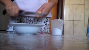 Как делать краски холи???\нам скучна£