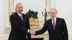 Путин проводит переговоры с Алиевым