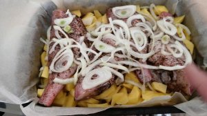 Морской окунь запечённый в духовке с картошкой.
