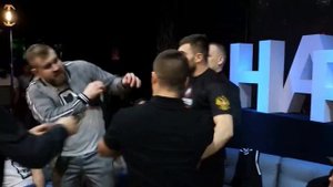 Мухамед Калмыков подарил вместо футболки леща