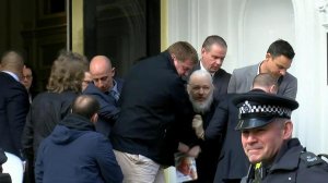 Основатель WikiLeaks Джулиан Ассанж почти через семь лет выдан властям Великобритании