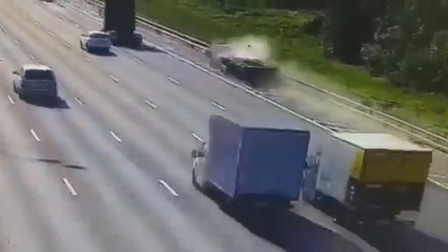 Авария в 89 - й километр МКАД Москва 2 Июн 2023 смотреть онлайн