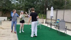 Американцы смотрят лезгинку и русские народные танцы.