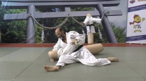 Тренировка дзюдо с борцовским манекеном. Вариант выполнения упражнения "удержания дзюдо".