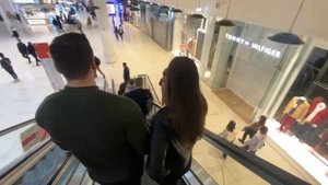MARK BULAH МУТИТ ГРЯЗНЫЕ ПРАНКИ НА ЭСКАЛАТОРЕ В ТЦ