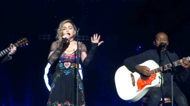 Madonna and son Front Row Redemption Song Paris Accor Hotels Bercy Arena Rebel Heart смотреть онлайн