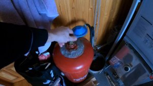 Газовый баллон пропан-бутан зимой держим дома! ИНАЧЕ ОЧЕНЬ ПЛОХО ГОРИТ