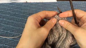 Шапка спицами из DROPS AIR. Подробный МК для начинающих.