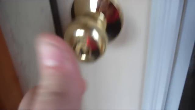 how to lockpick a bottom locked door in seconds!