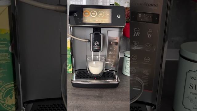 Saeco GranAroma Deluxe SM6682/10 - cafe latte смотреть онлайн