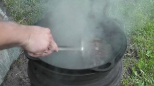 Мясо по французски в казане на костре.