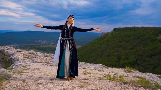 Солистка ансамбля Янардагъ Севиля Зенидинова